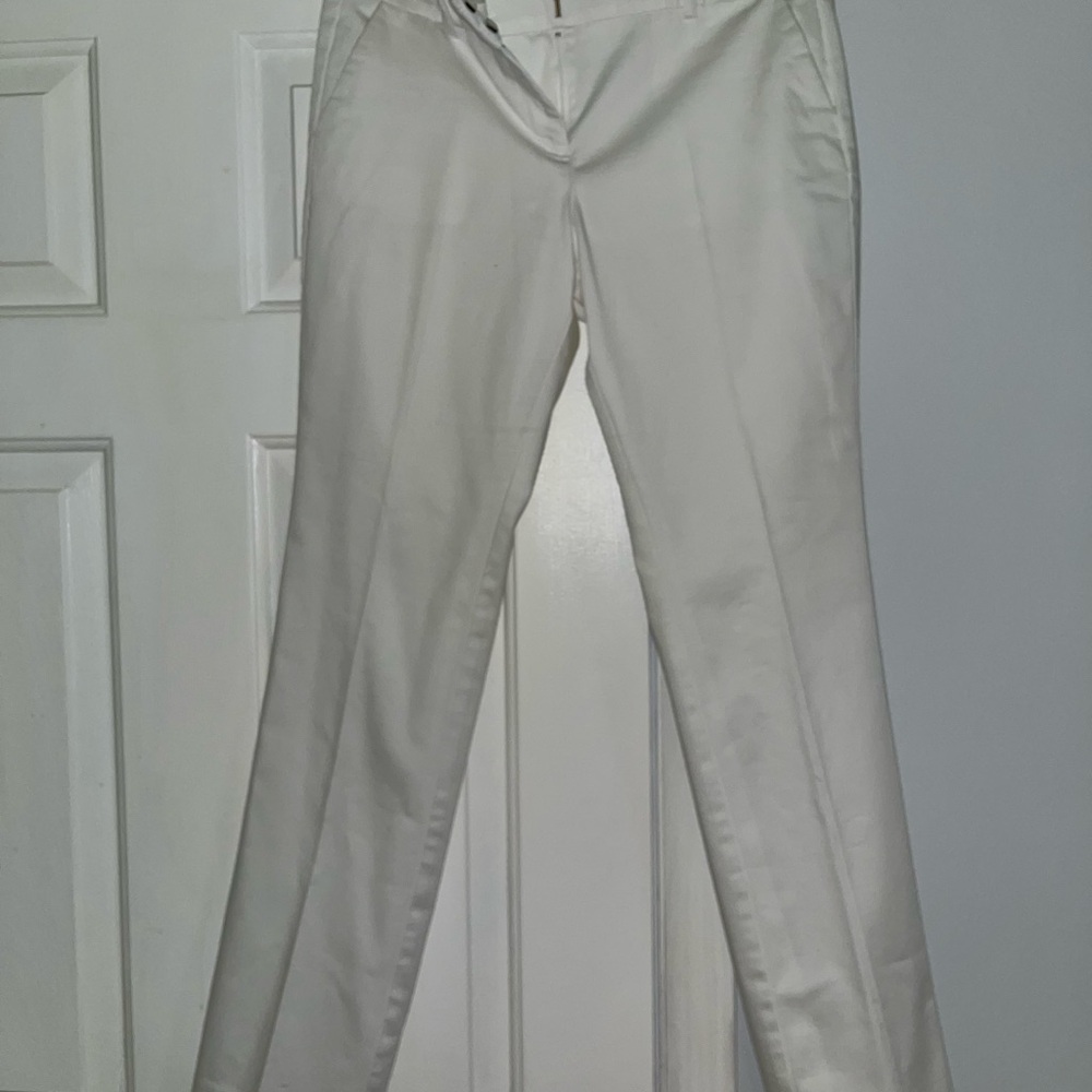 Ann Taylor 2 petite
Lined white pants
73 % cotton
25 polyester 
2% spandex
